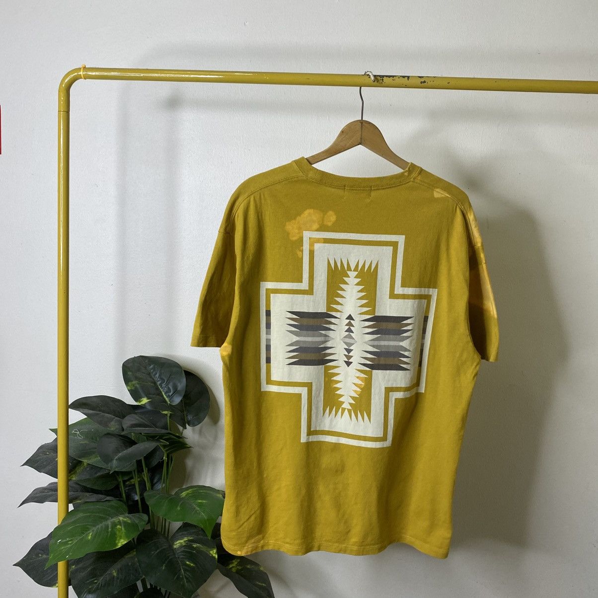 Pendleton Y2K Pendleton Navajo Native Motive Big Logo T Shirt Size US XL / EU 56 / 4 - 1 Thumbnail