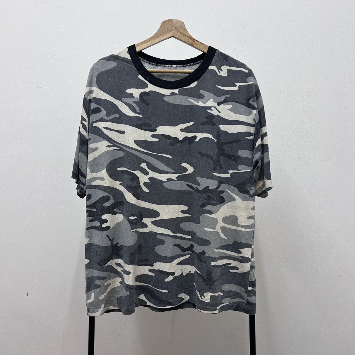 Vintage Vintage 90s US army Camo Single Stich Tee Size US XL / EU 56 / 4 - 1 Thumbnail