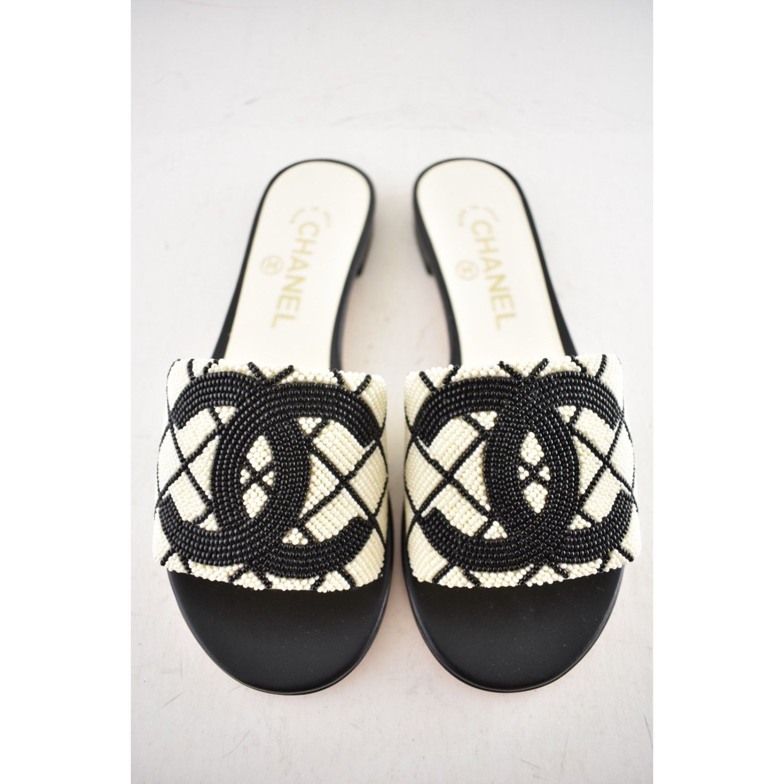 Chanel Chanel 20P Black White Pearl Embroidery CC Logo Slide Slip Size US 5 / IT 35 - 7 Thumbnail