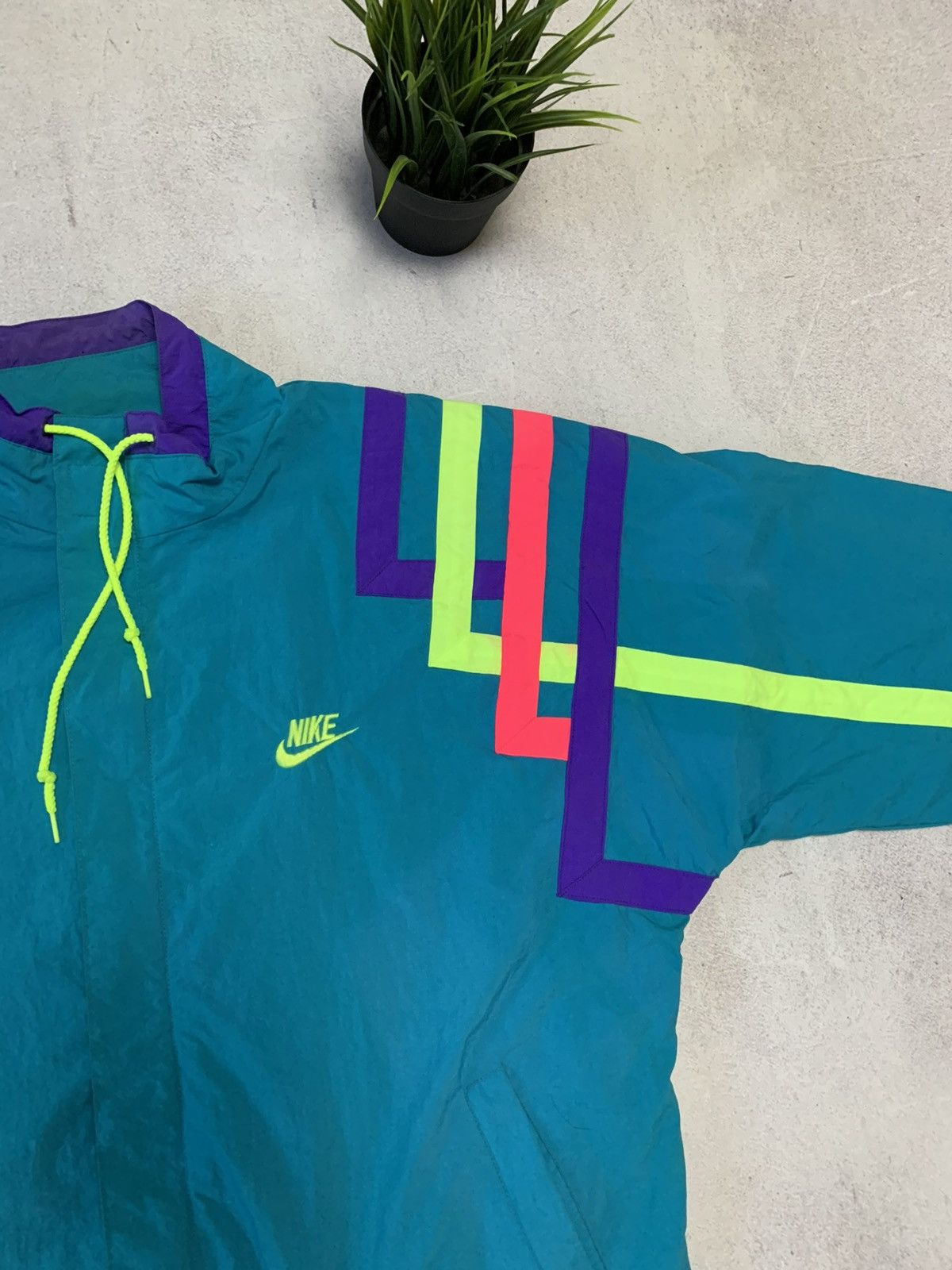 Vintage Vintage Nike Jacket Nylon Windbreaker Baggy Swoosh Y2K 90s Size US M / EU 48-50 / 2 - 4 Thumbnail