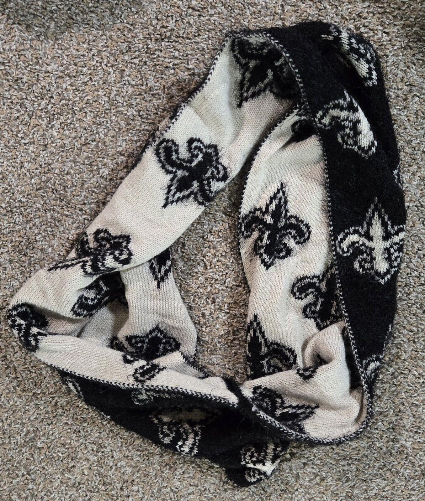 Designer Fleur De Lis Reversible Black And White Infinity Scarf Size ONE SIZE - 1 Thumbnail