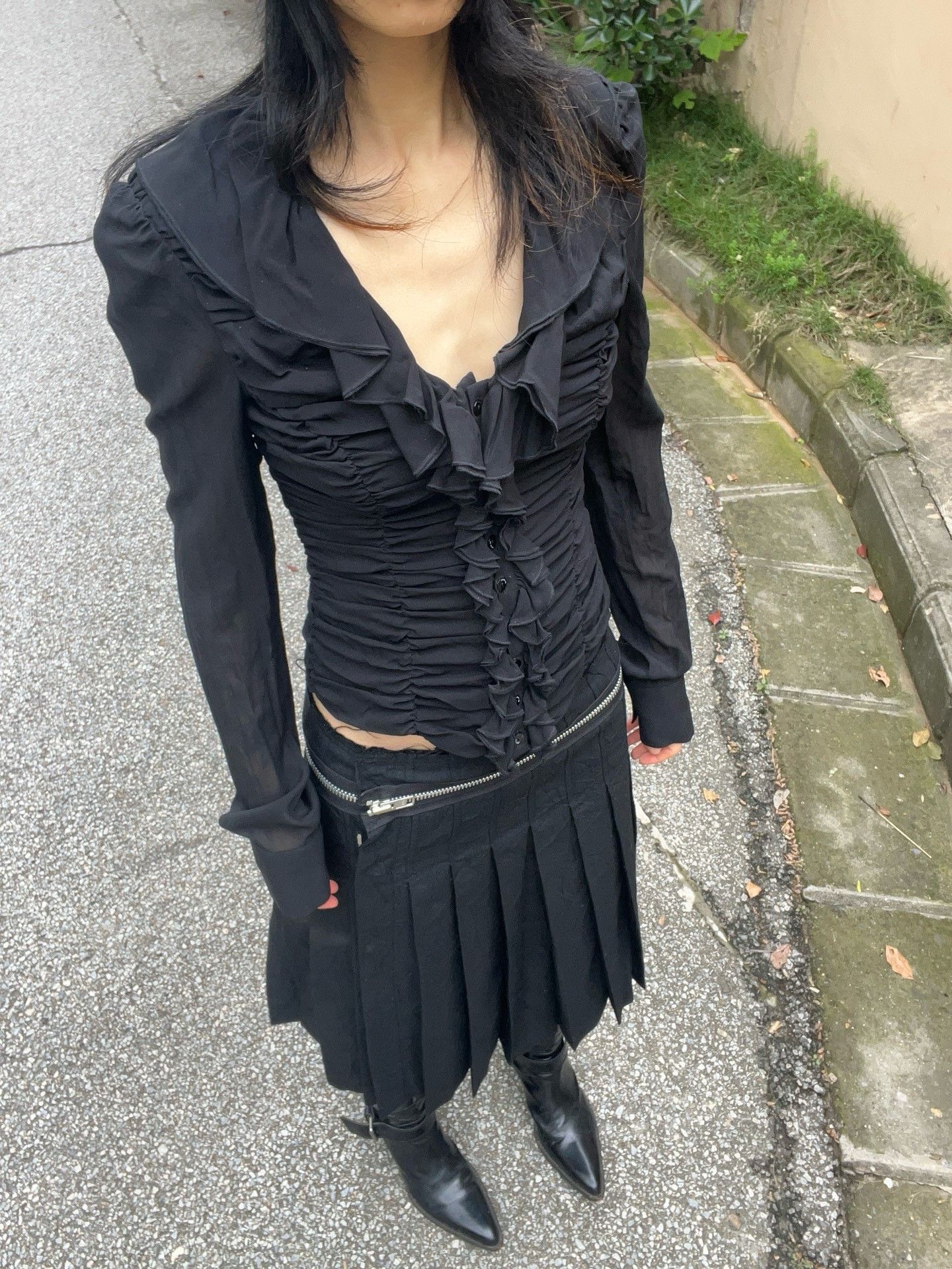 Comme des Garcons PLAY Rei Kawakubo Frayed Pleated Skirt. Size 30" / US 8 / IT 44 - 3 Thumbnail