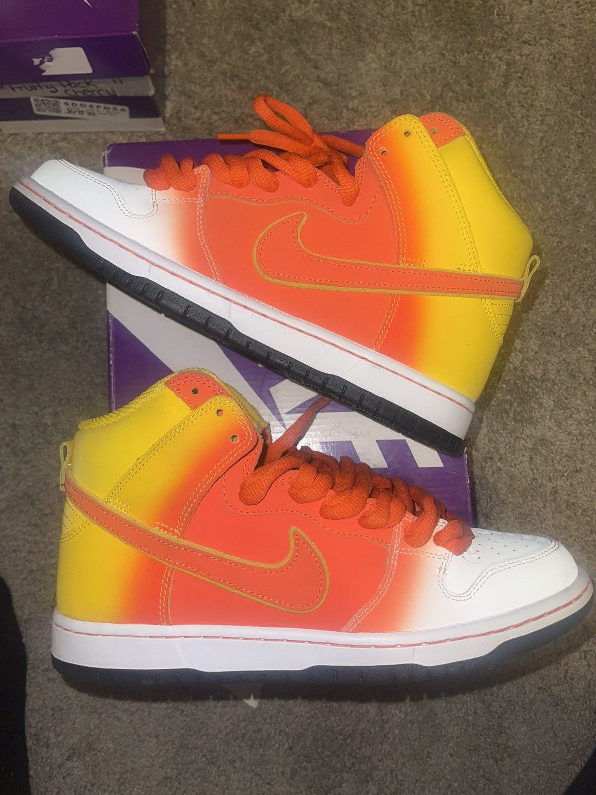 Nike Nike SB Dunk High Sweet Tooth Candy Corn Size US 9.5 / EU 42-43 - 2 Thumbnail