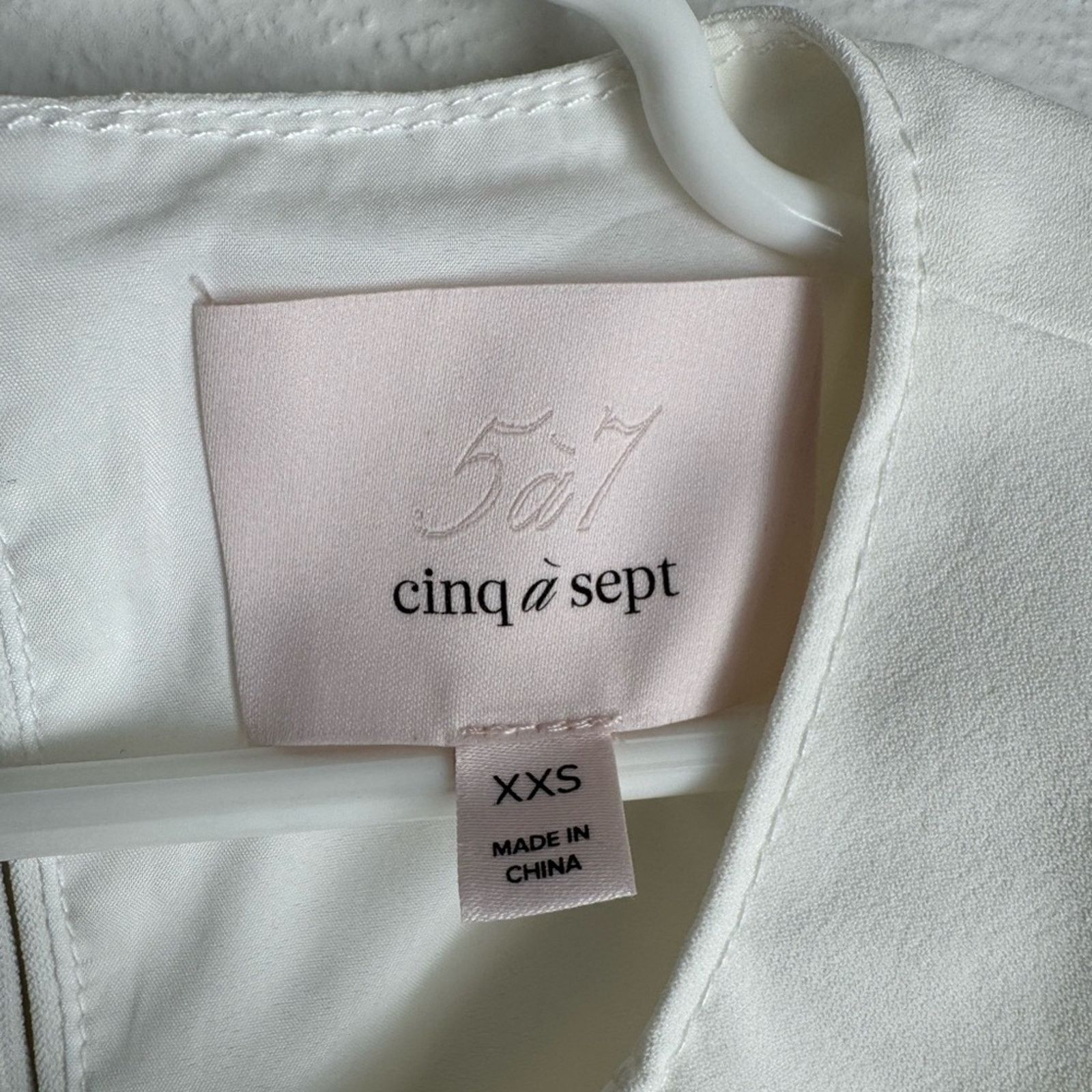 Cinq a Sept Revolve Cinq à Sept Hayley Gathered Crepe Top Size XXS / US 00 / IT 34 - 8 Thumbnail