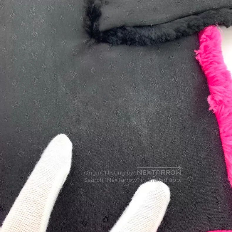 Louis Vuitton Louis Vuitton Black and pink color block logo mink silk sc Size ONE SIZE - 9 Thumbnail