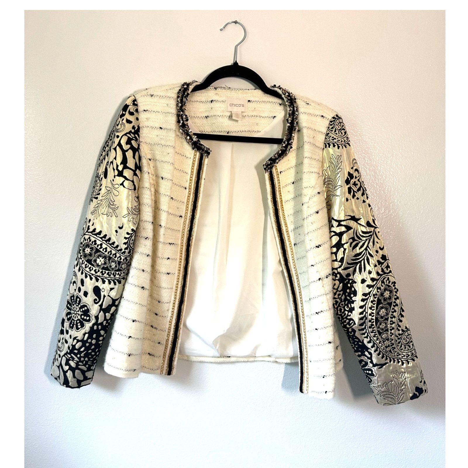 Chicos Chicos Sz 4 Jacket Brocade Sleeve Black Gold Embellishment Size XS / US 0-2 / IT 36-38 - 1 Thumbnail