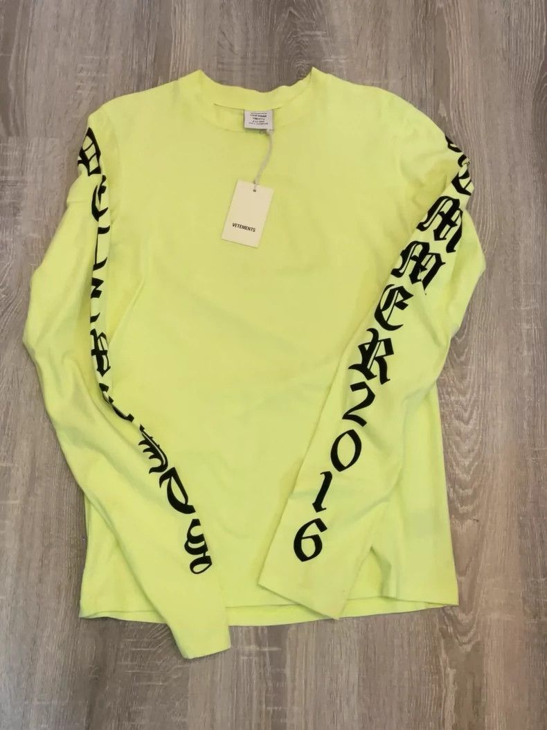 Vetements Vetements2016 Show Style Sanskrit Long Sleeve 2503-Nextarro Size US M / EU 48-50 / 2 - 1 Thumbnail