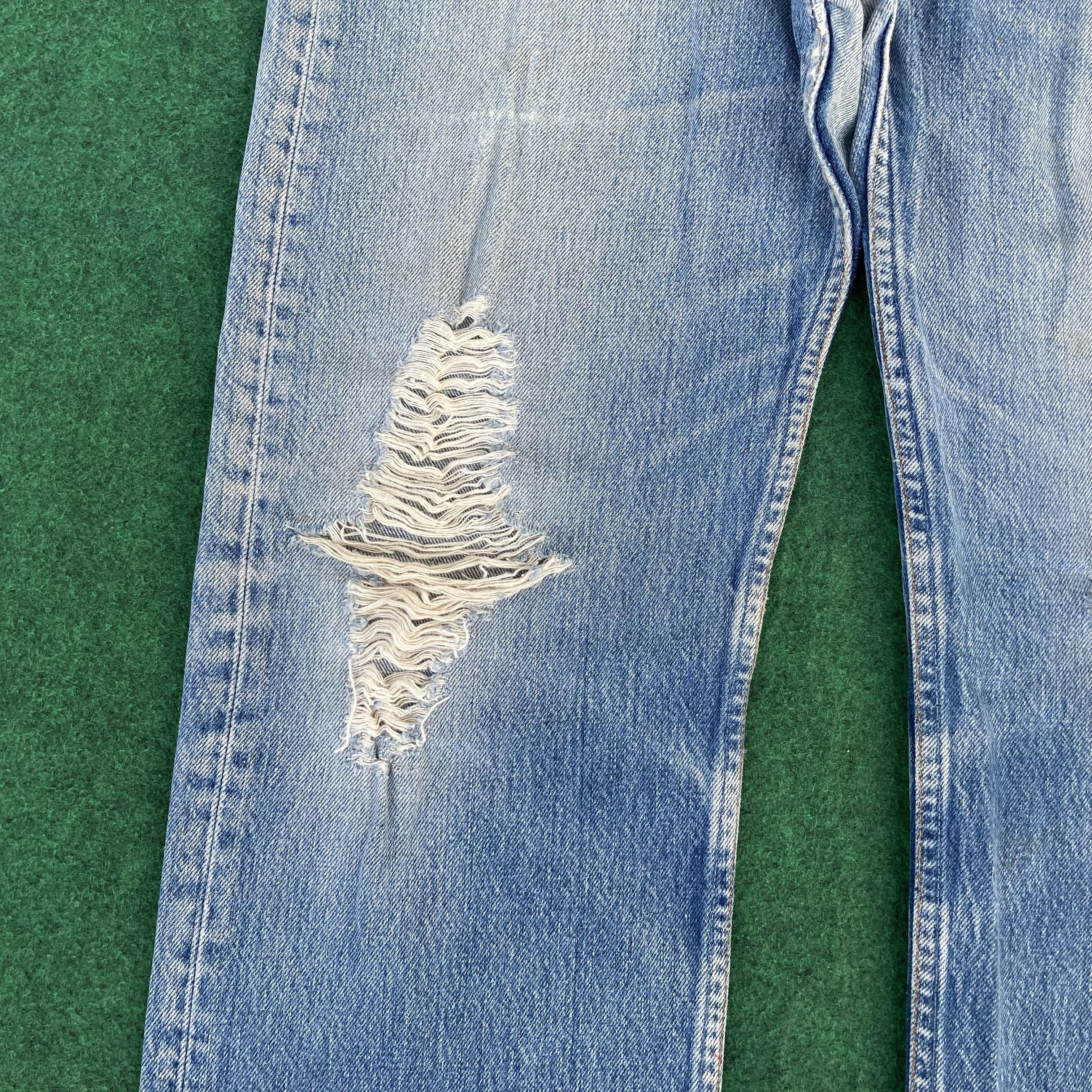 Levi's 35x37 Vtg Levis 501xx Distressed Ripped Light Wash Jeans Size US 35 - 8 Thumbnail