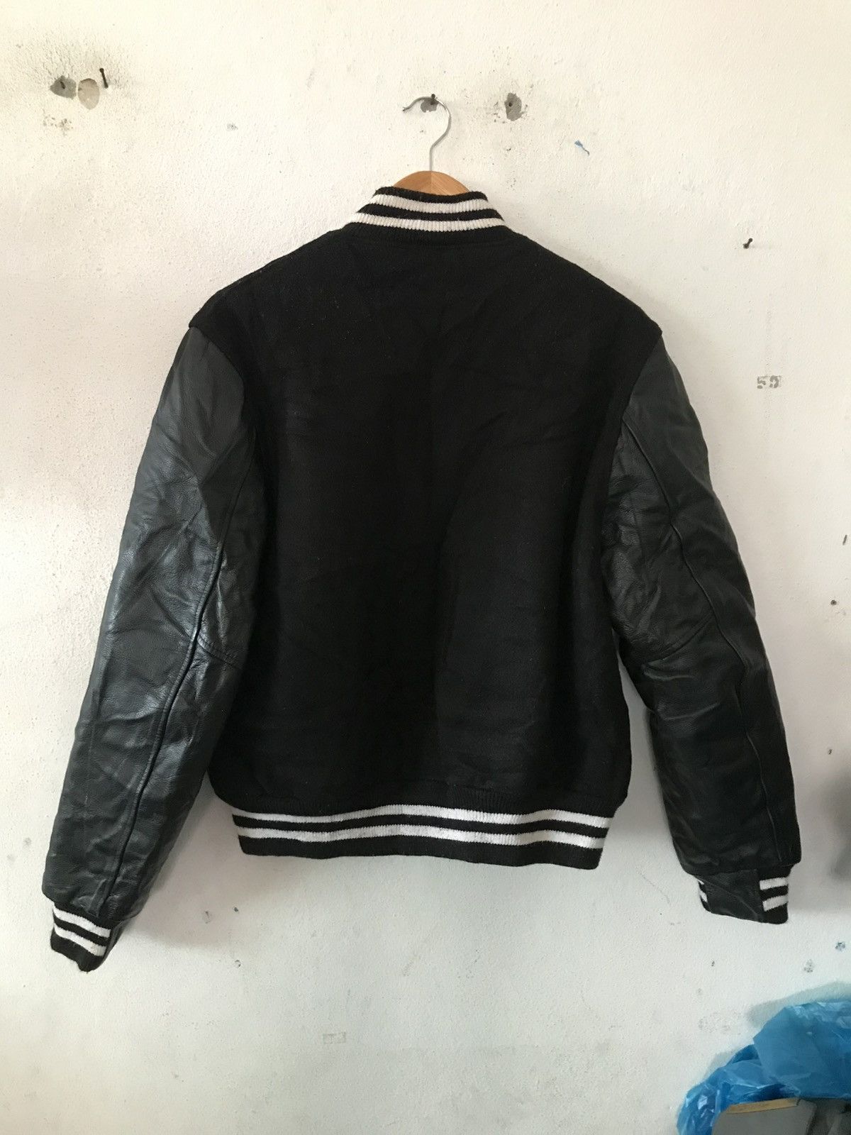 Vintage PLAIN VINTAGE BLACK VARSITY MADE IN USA Size US M / EU 48-50 / 2 - 2 Thumbnail