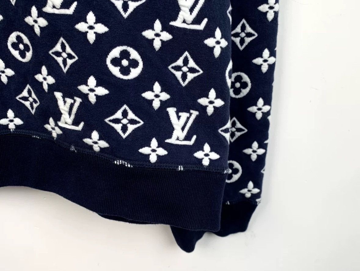 Louis Vuitton Louis Vuitton Lv's navy blue round neck long sweatshirt Size US L / EU 52-54 / 3 - 4 Thumbnail