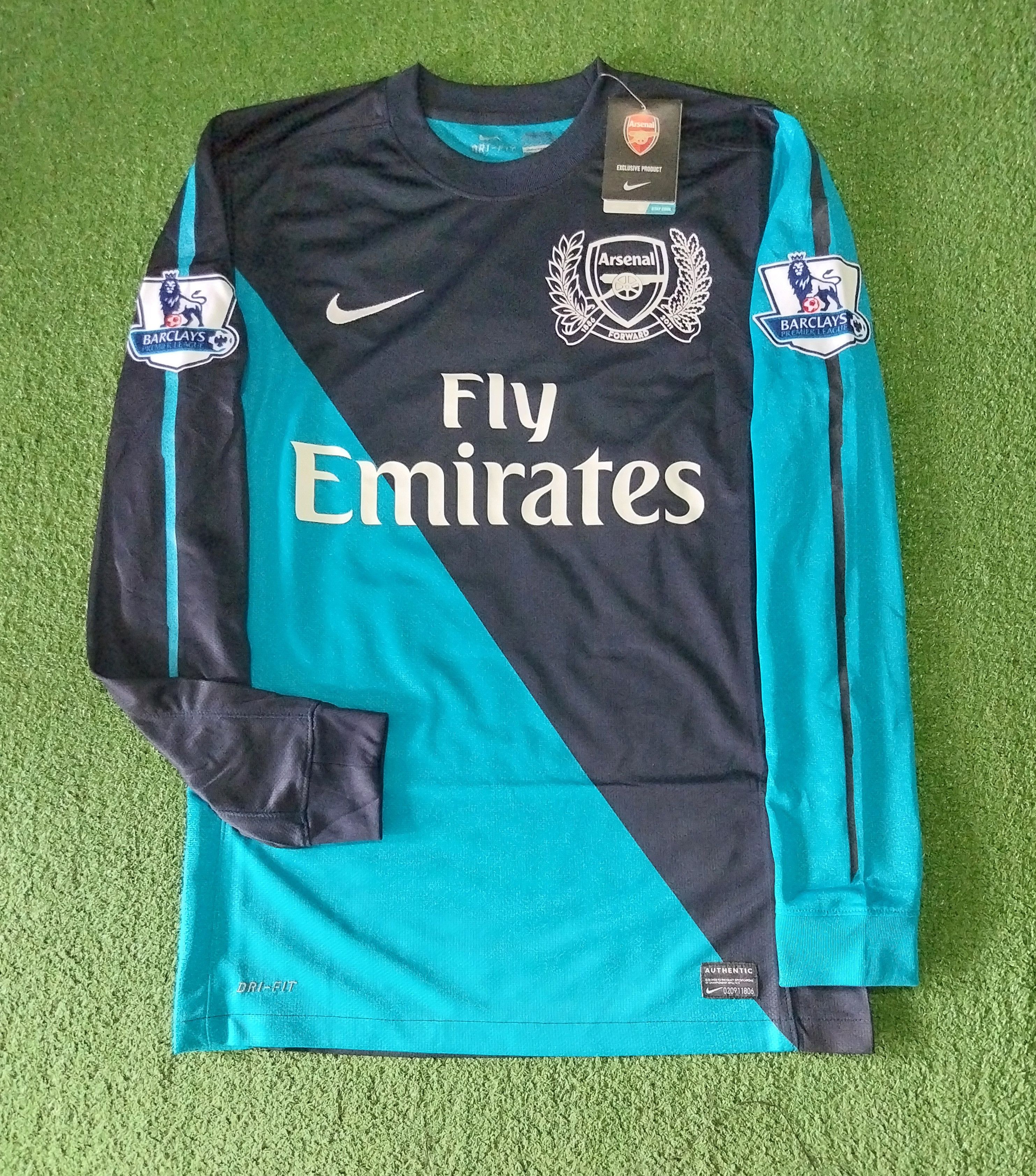 Image of Nike x Soccer Jersey Arsenal Away 2011/2012 Thierry Henry Jersey Football in Navy (Size Small)