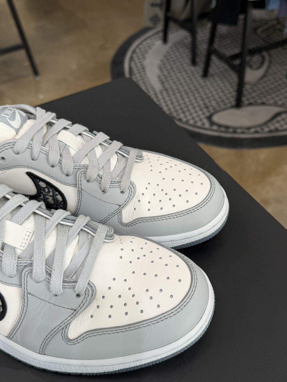 Dior × Jordan Brand Air Jordan 1 Low Dior Size 9 (2020) Size US 9 / EU 42 - 8 Thumbnail