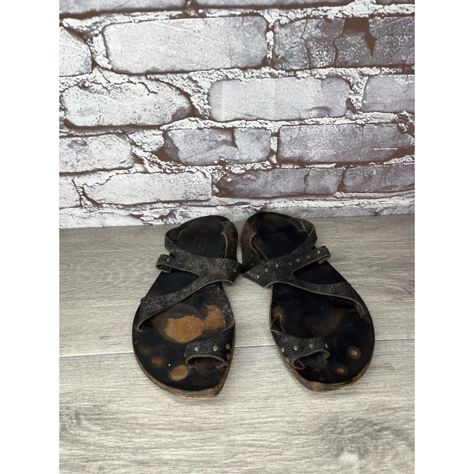 CYDWOQ Cydwoq Studs Studded Toe Thong Sandals Women Sz 37EU/6M Brow Size US 6.5 / IT 36.5 - 3 Thumbnail