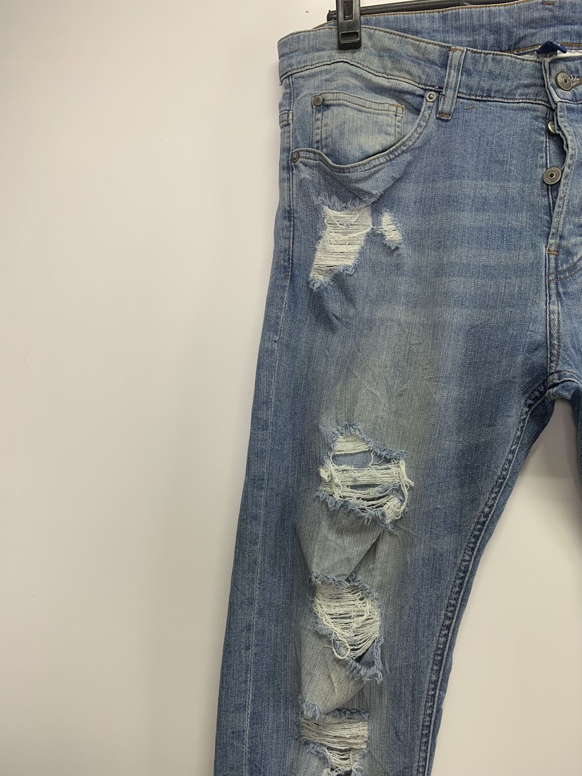 H&M H&M Distress Jeans Size US 34 / EU 50 - 3 Thumbnail