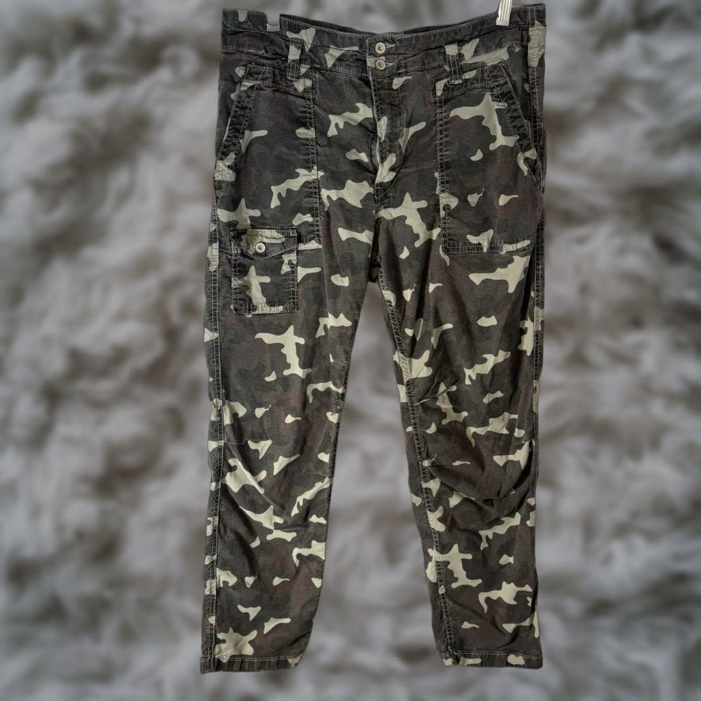 Anthropologie Anthropologie The Wanderer Camo Pants Women's 31 Cargo Straight Inseam 27 Fall Seasonal Stretch Denim Cotton Elastane Regular Color Green Pants Size 24" / US 00 / IT 34 - 1 Thumbnail