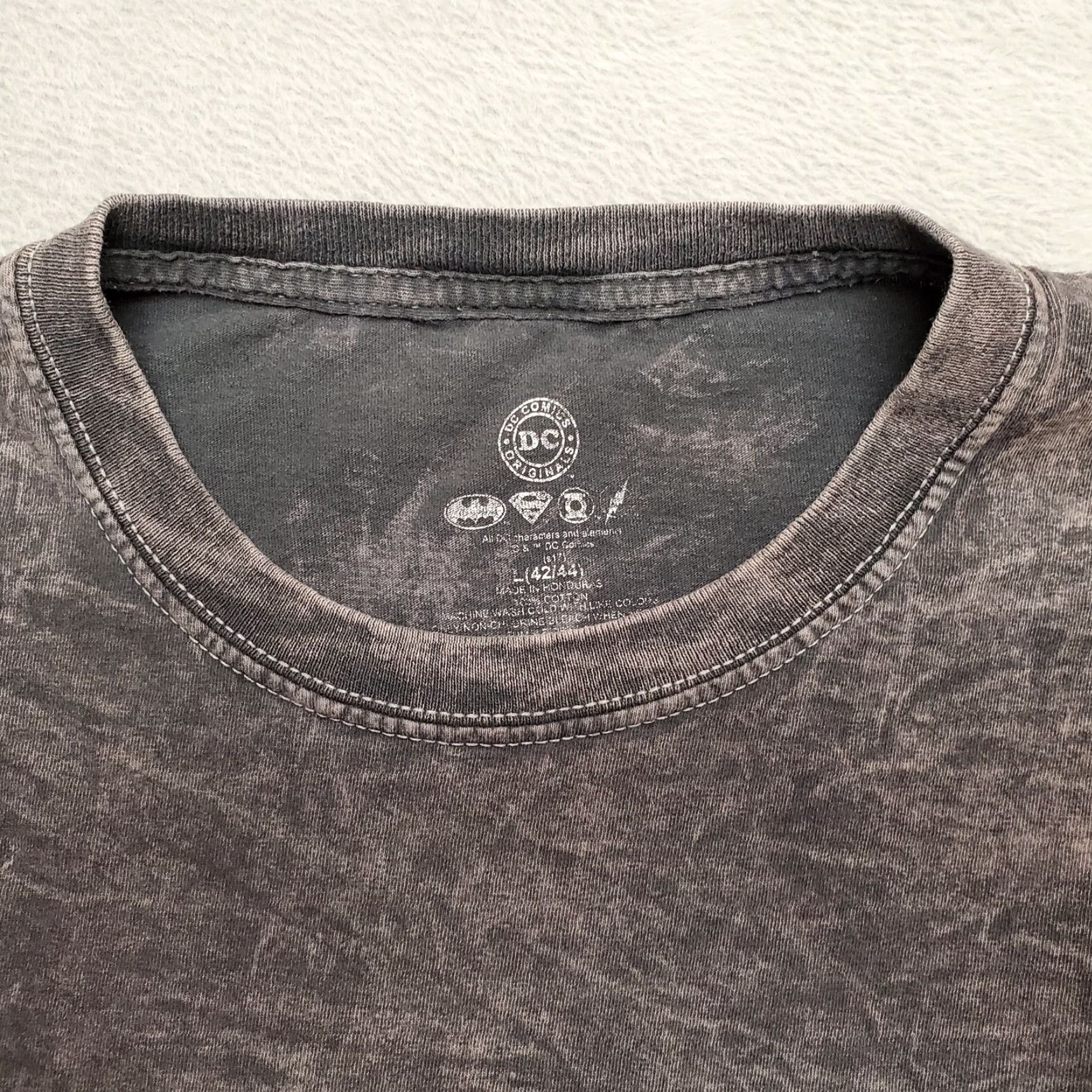 DC Comics DC Comics Shirt Mens Large Gray Justice League Batman Superman Wonder Woman Shirt Mens L Gray Justice League Batman Superman Wonder Woman Size US L / EU 52-54 / 3 - 5 Thumbnail