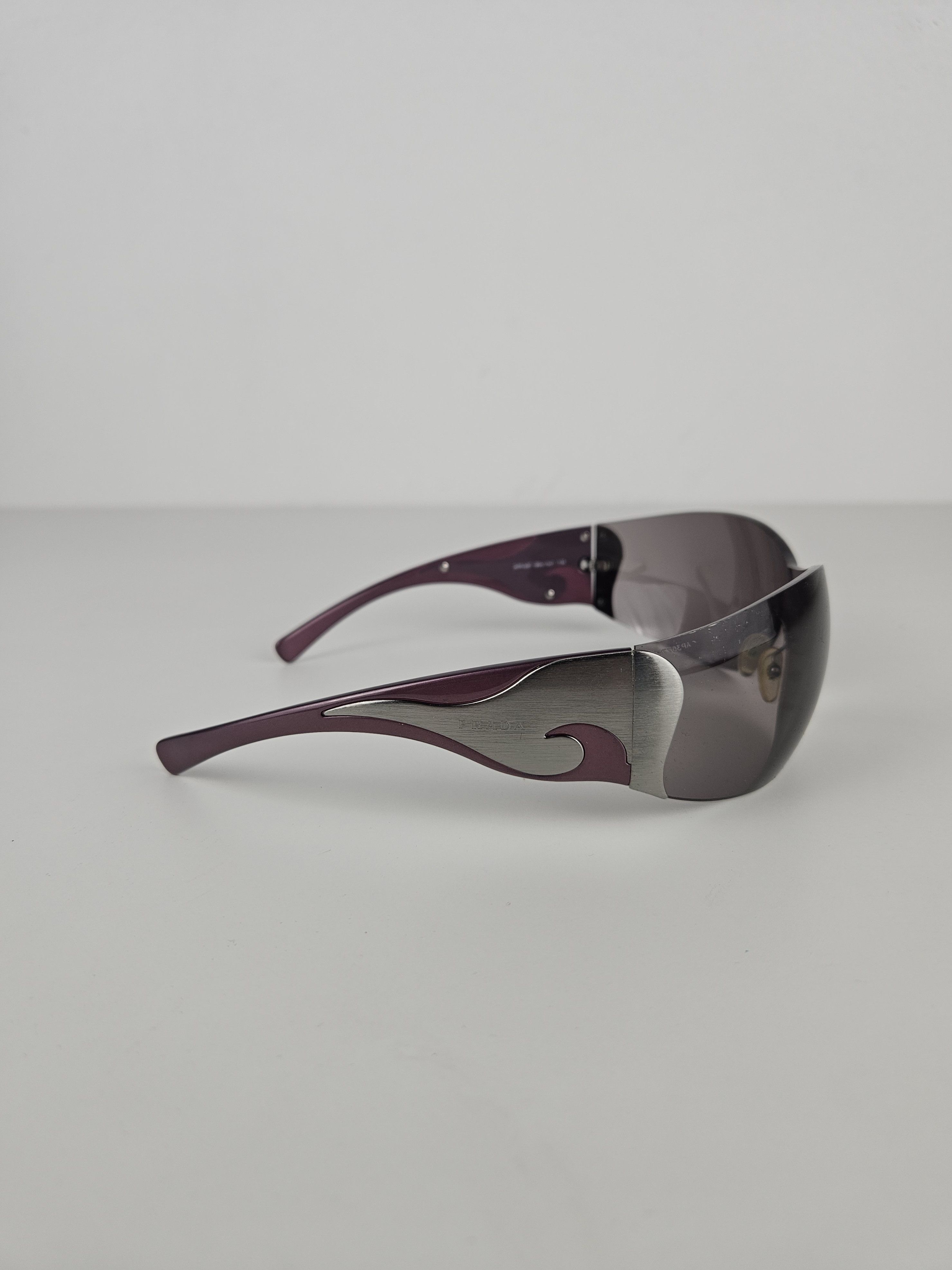 Prada Archive y2k Prada SPR58F wraparound flame sunglasses Size ONE SIZE - 6 Thumbnail