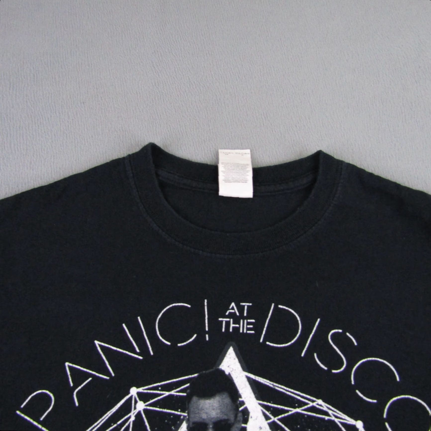 Gildan VINTAGE Panic At The Disco T-Shirt Men Small Black Band Music Rock Concert Tee 90s Size US S / EU 44-46 / 1 - 4 Thumbnail