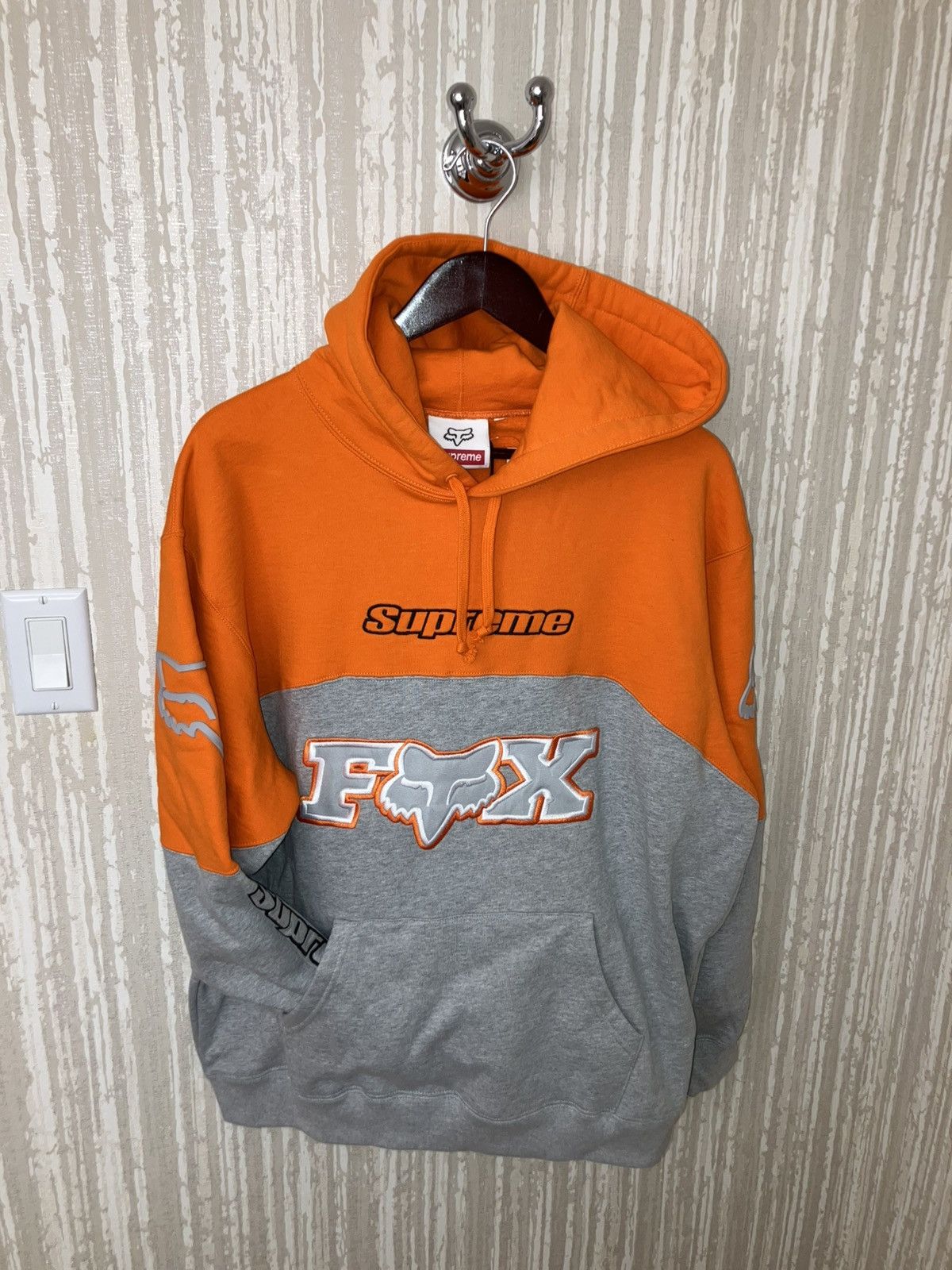 Supreme Supreme Hoodie (Never worn) Size US L / EU 52-54 / 3 - 1 Thumbnail