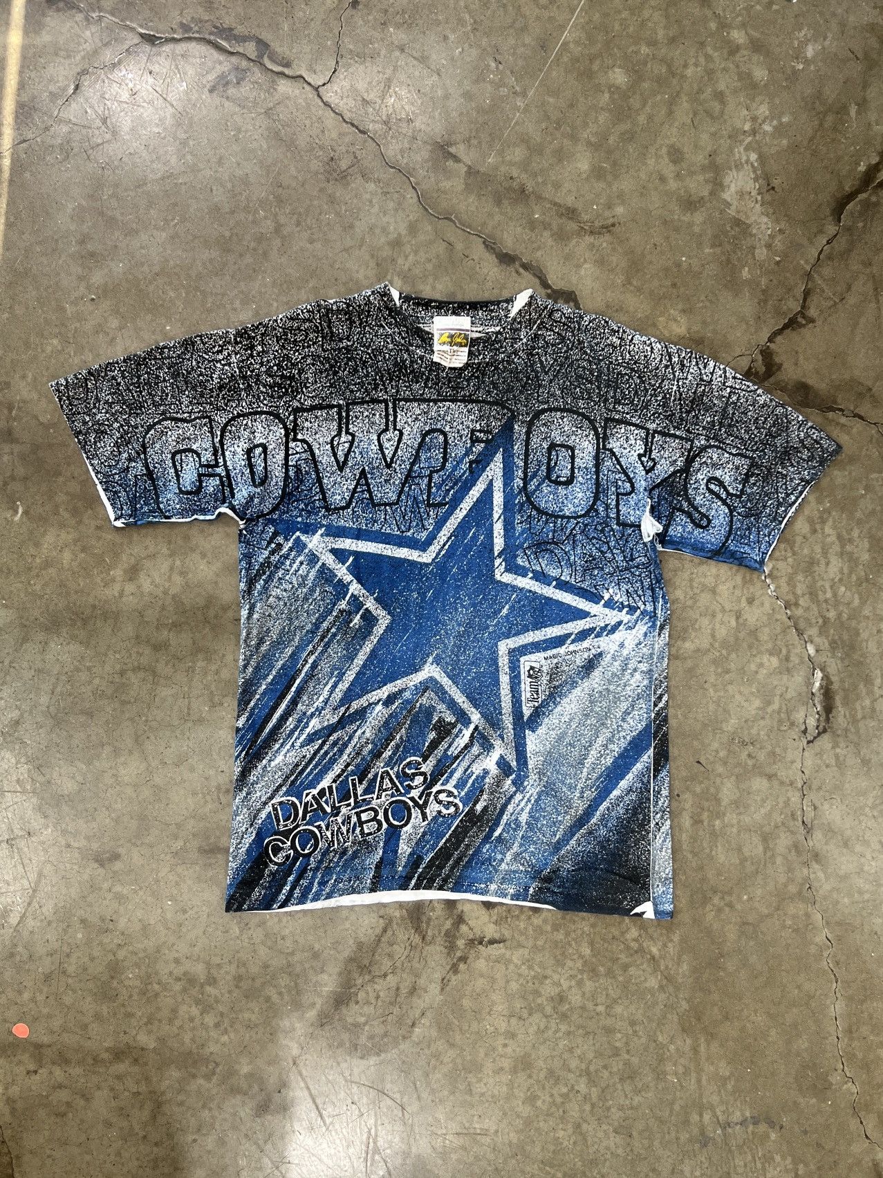 NFL Vintage 90s AOP Dallas Cowboys Star Magic Johnson Tee Medium Size US M / EU 48-50 / 2 - 2 Thumbnail