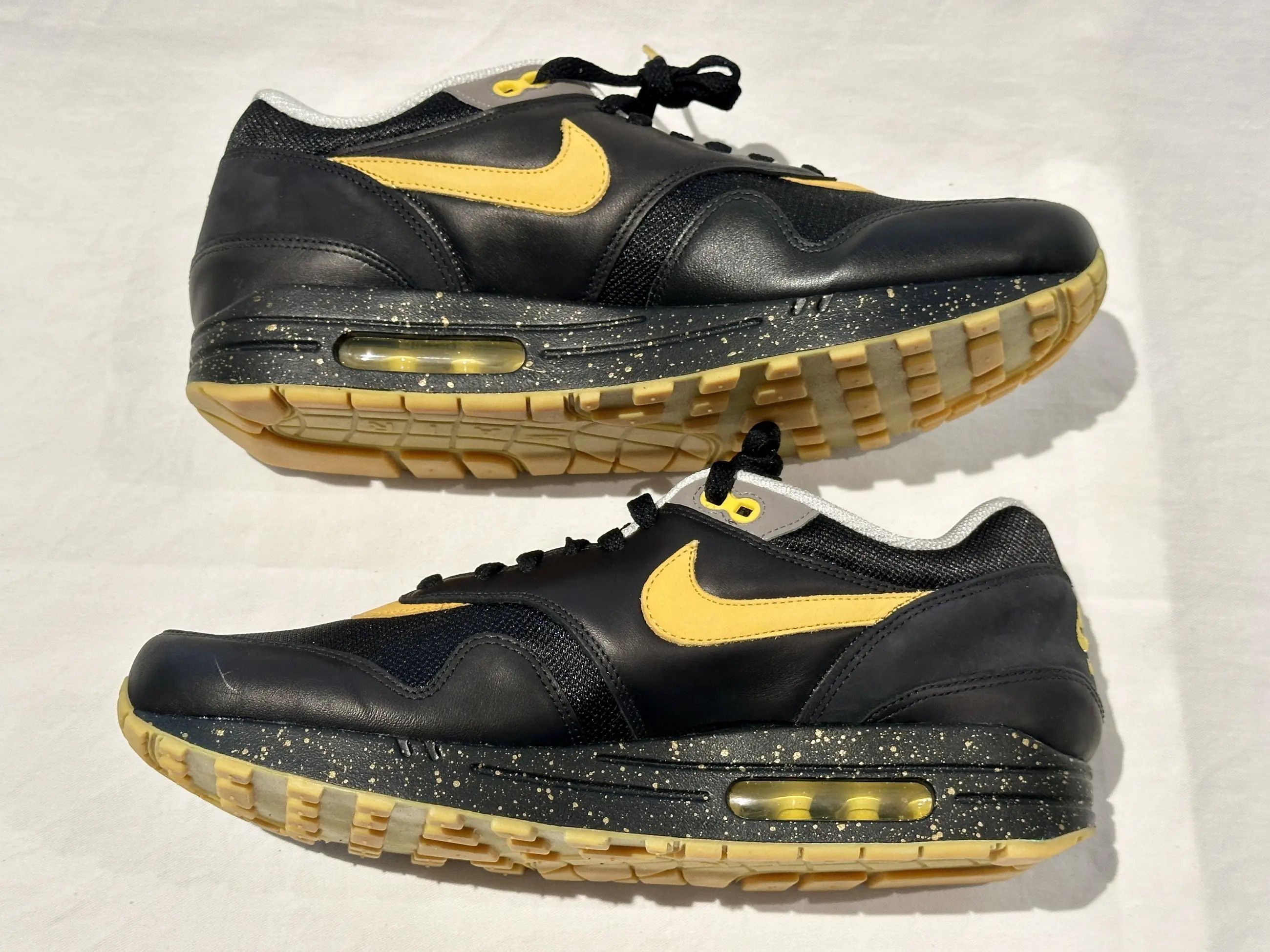 Nike BRAND NEW *RARE* NIKE AIR MAX 1 PREM TZ LAF LIVESTRONG SZ 11 Size US 11 / EU 44 - 4 Thumbnail