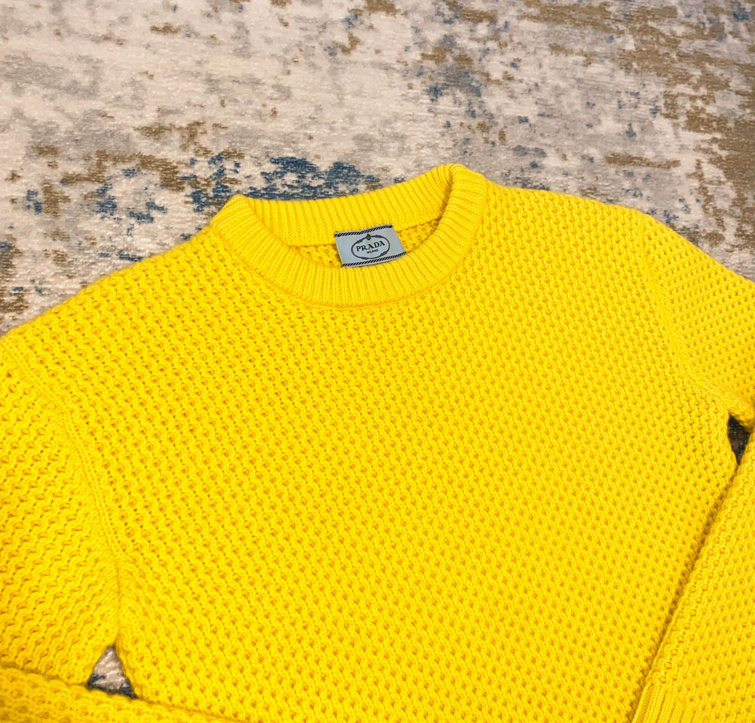 Prada Prada 70% Virgin Wool 30% Cashmere Crew Neck Knit Sweater Size XS / US 0-2 / IT 36-38 - 3 Thumbnail