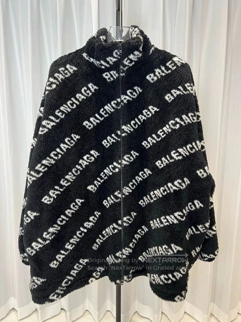 Balenciaga Balenciaga Monogram Teddy Fur Coat. Size US XS / EU 42 / 0 - 1 Thumbnail