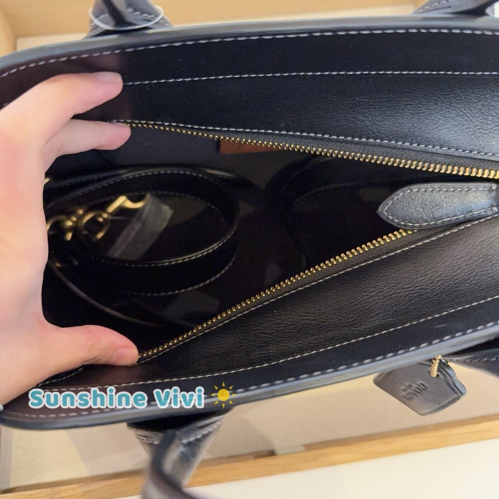 Coach NWT Coach Soft Empire Carryall Bag 28 Leather CAM05 Black Size ONE SIZE - 4 Thumbnail