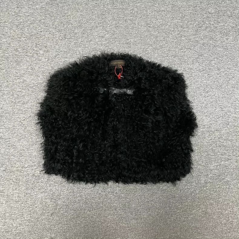Louis Vuitton Louis Vuitton Fur Cape 2505-Nextarrow Size XS / US 0-2 / IT 36-38 - 1 Thumbnail
