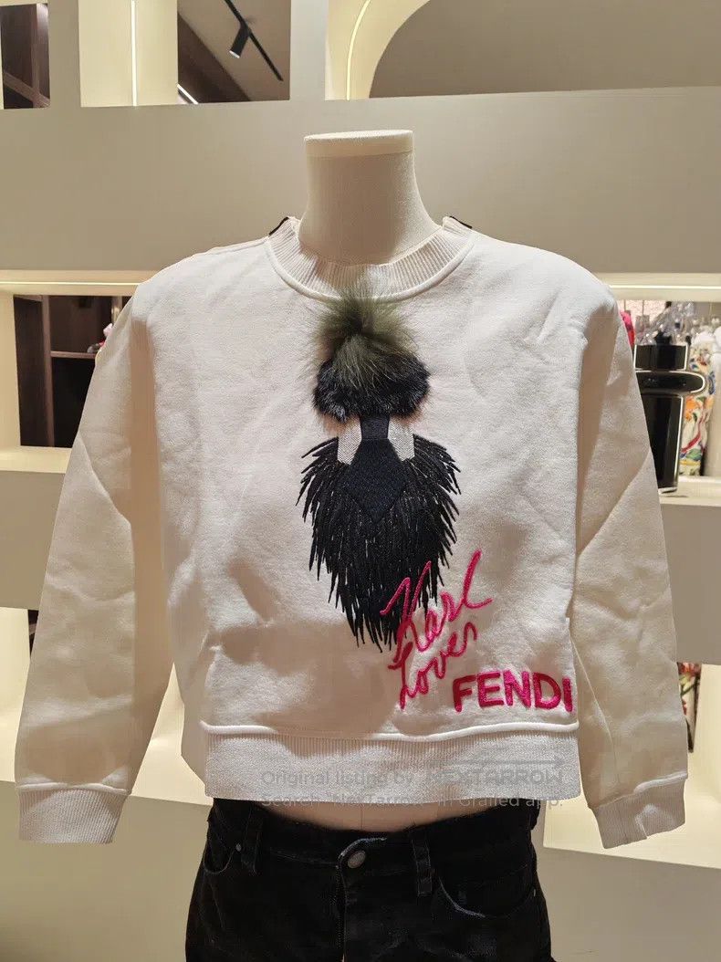 Fendi Fendi White short hoodie Size XS / US 0-2 / IT 36-38 - 1 Thumbnail