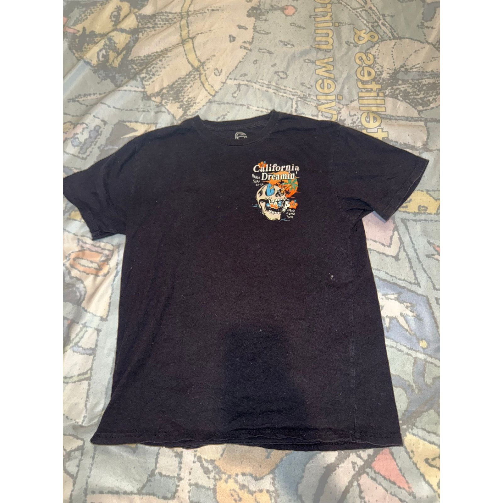 Other California Dreamin' Graphic T-Shirt - Mens Size US L / EU 52-54 / 3 - 1 Thumbnail