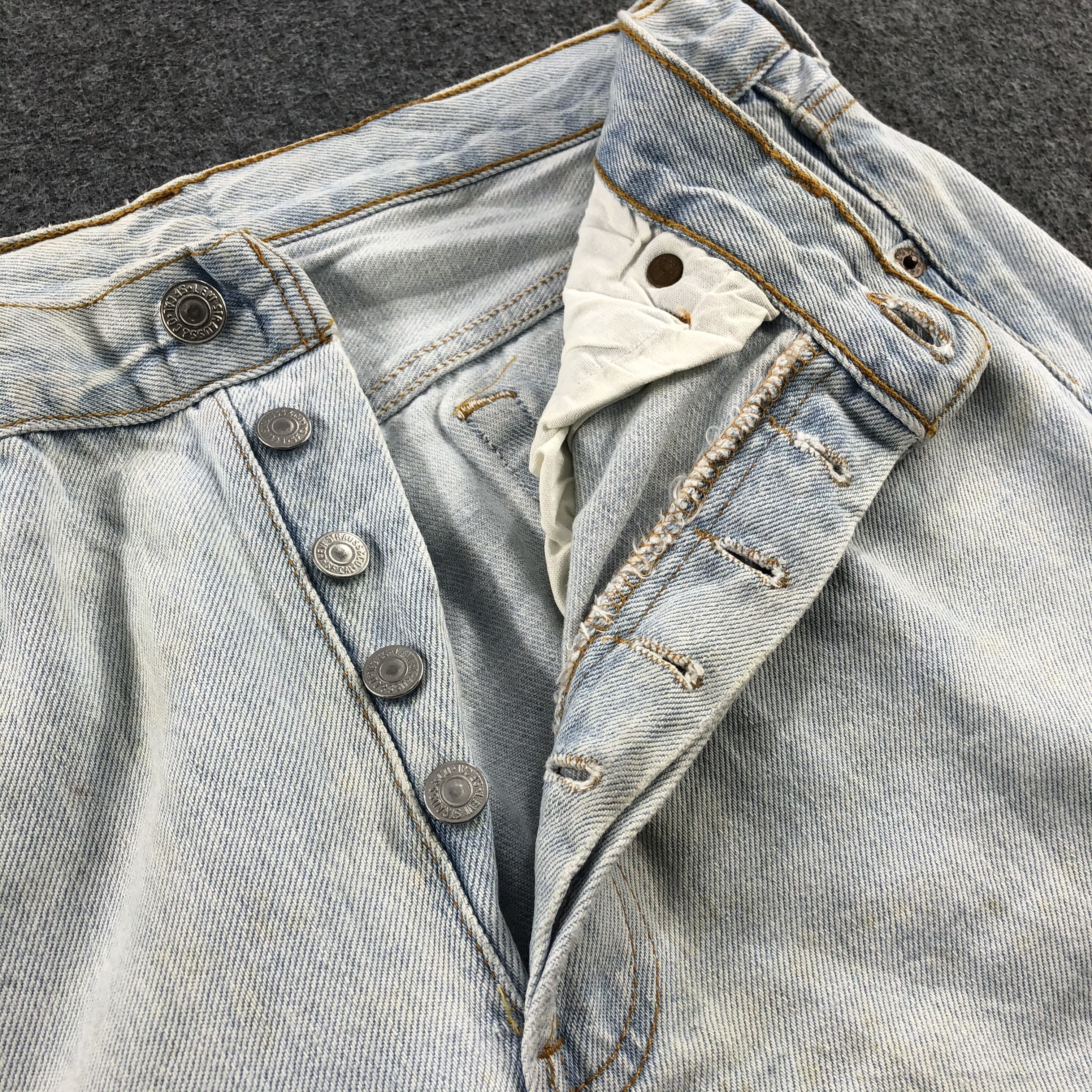 Levi's Vintage 90s Levis 501 Jeans Light Wash Denim KJ315 Size US 30 / EU 46 - 8 Thumbnail