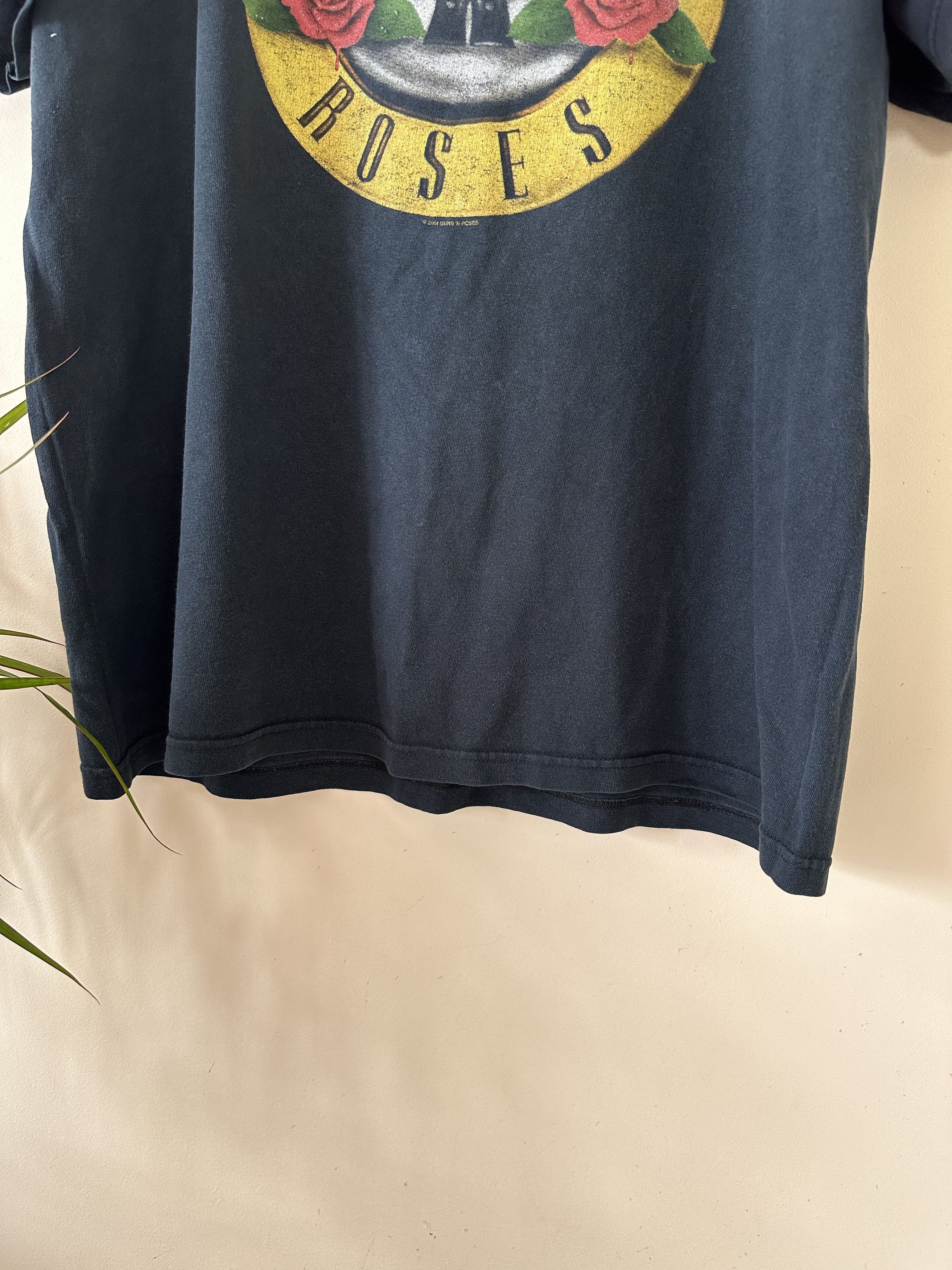 Band Tees Vintage Guns N Roses 2004 tee t-shirt y2k music Size US XL / EU 56 / 4 - 3 Thumbnail