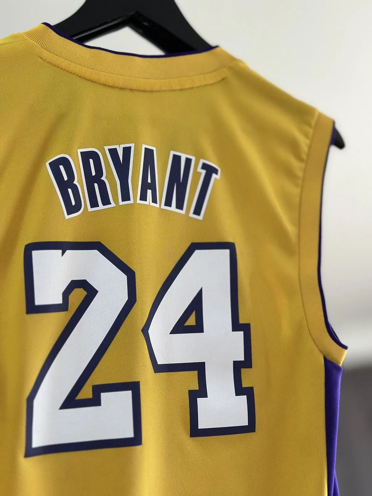 NBA Los Angeles Lakers Basketball Jersey Adidas NBA Kobe BRYANT Size US XS / EU 42 / 0 - 15 Thumbnail