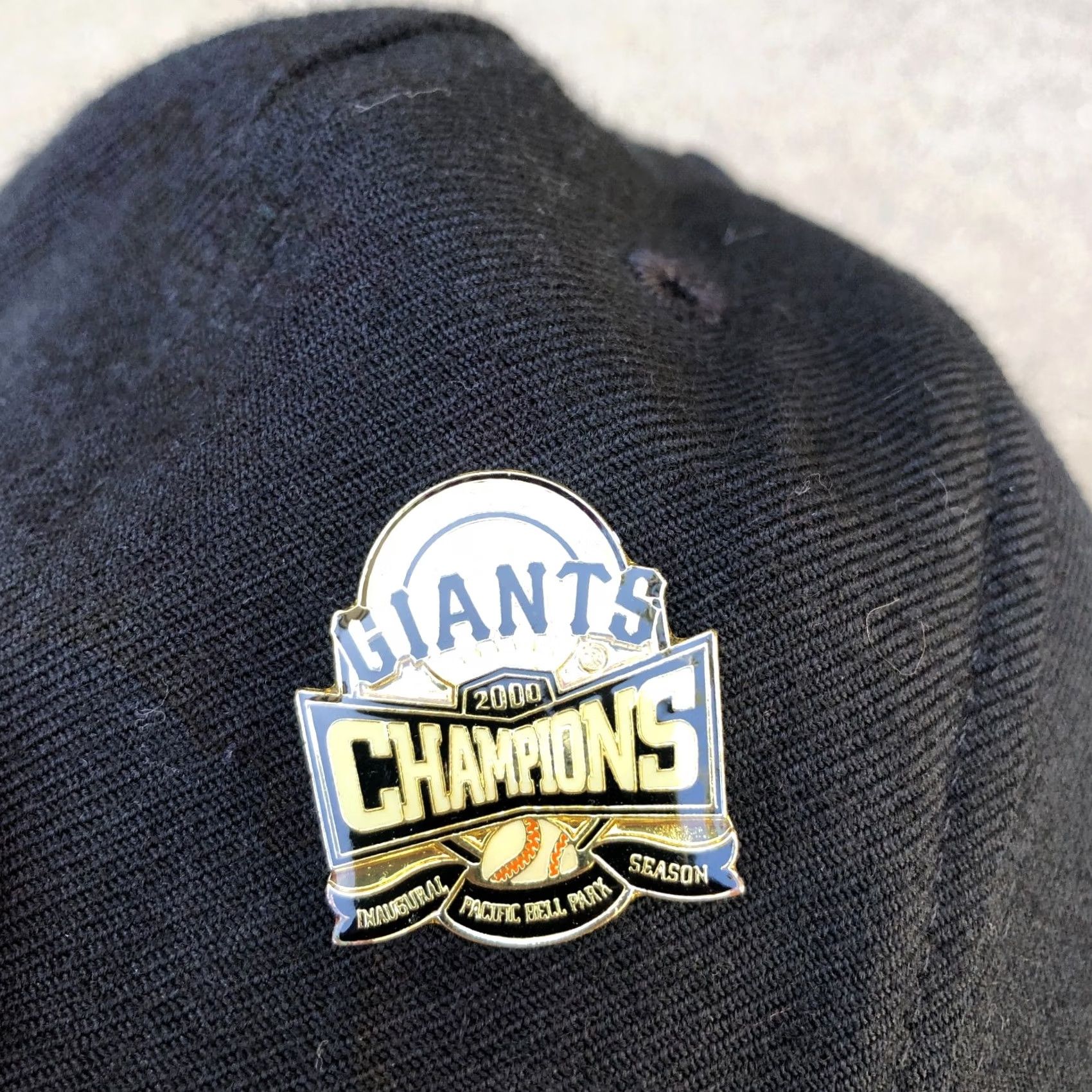New Era VTG Y2K NEW ERA San Francisco Giants Fitted Hat 7 1/4 2000 World Champions Pin Black Red Mens Baseball Cap Size ONE SIZE - 4 Thumbnail