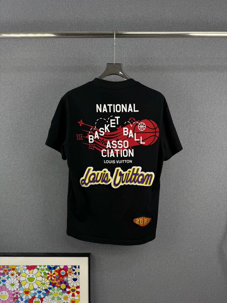 Louis Vuitton Louis Vuitton NBA Co-branded Short Sleeves Size US M / EU 48-50 / 2 - 2 Thumbnail