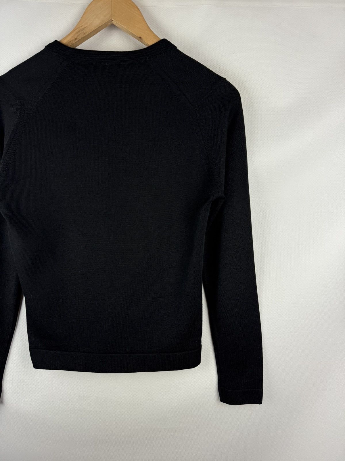 Givenchy Givenchy Vintage Ladies V-Neck Lightweight Sweater Pullover Size XS / US 0-2 / IT 36-38 - 16 Thumbnail