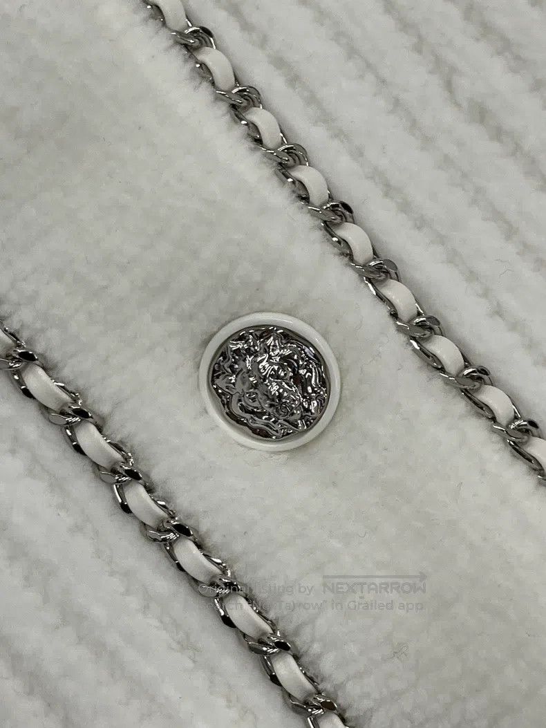 Chanel Chanel White four-pocket corduroy jacket Size XS / US 0-2 / IT 36-38 - 4 Thumbnail