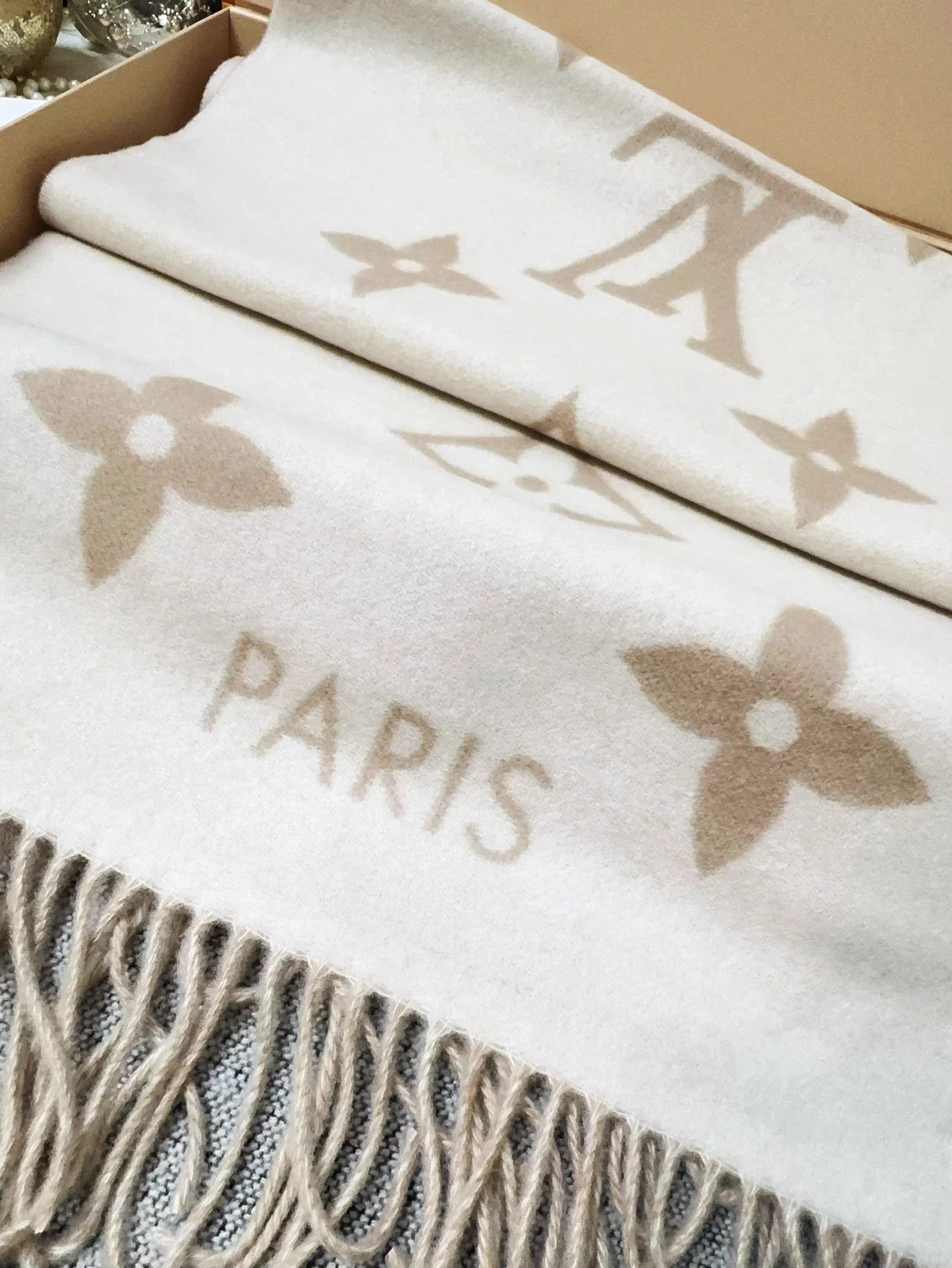 Louis Vuitton LV Monogram Cashmere Scarf Milky Tea Unused Boxed Size ONE SIZE - 2 Thumbnail