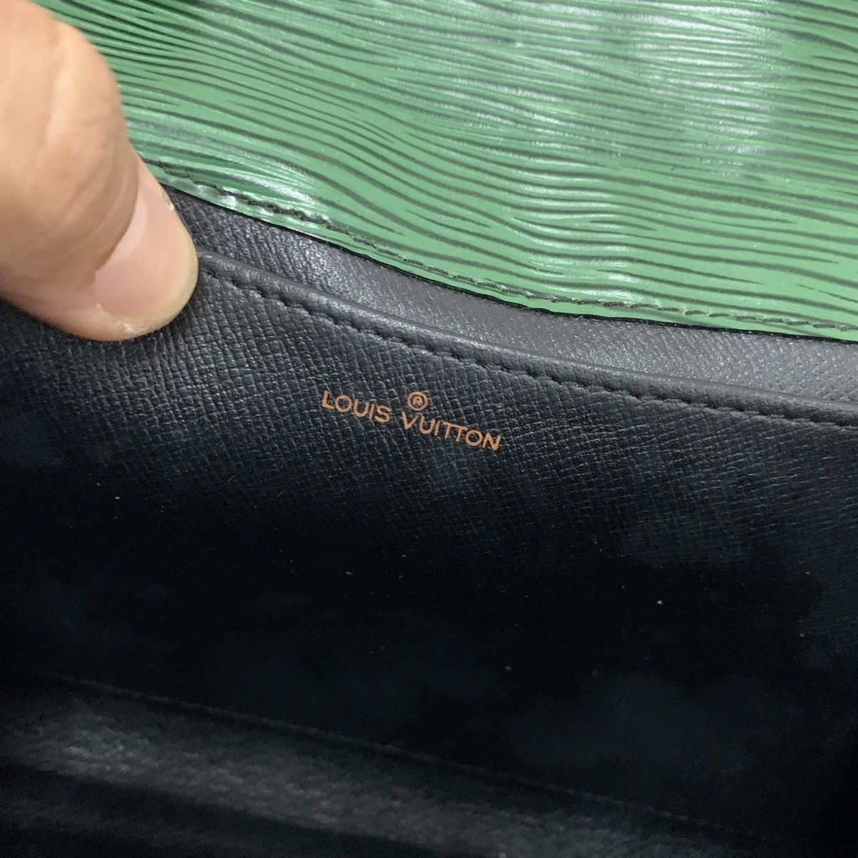 Louis Vuitton Louis Vuitton Epi Leather Pochette Bag Size ONE SIZE - 16 Thumbnail
