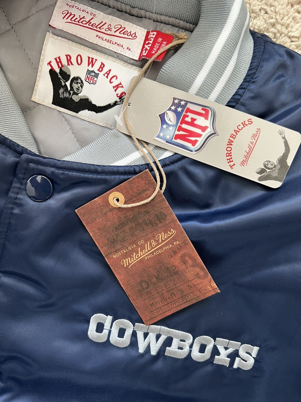Mitchell & Ness Dallas Cowboys Mitchell Ness Throwback Quilted Satin Jacket Size US XXL / EU 58 / 5 - 2 Thumbnail