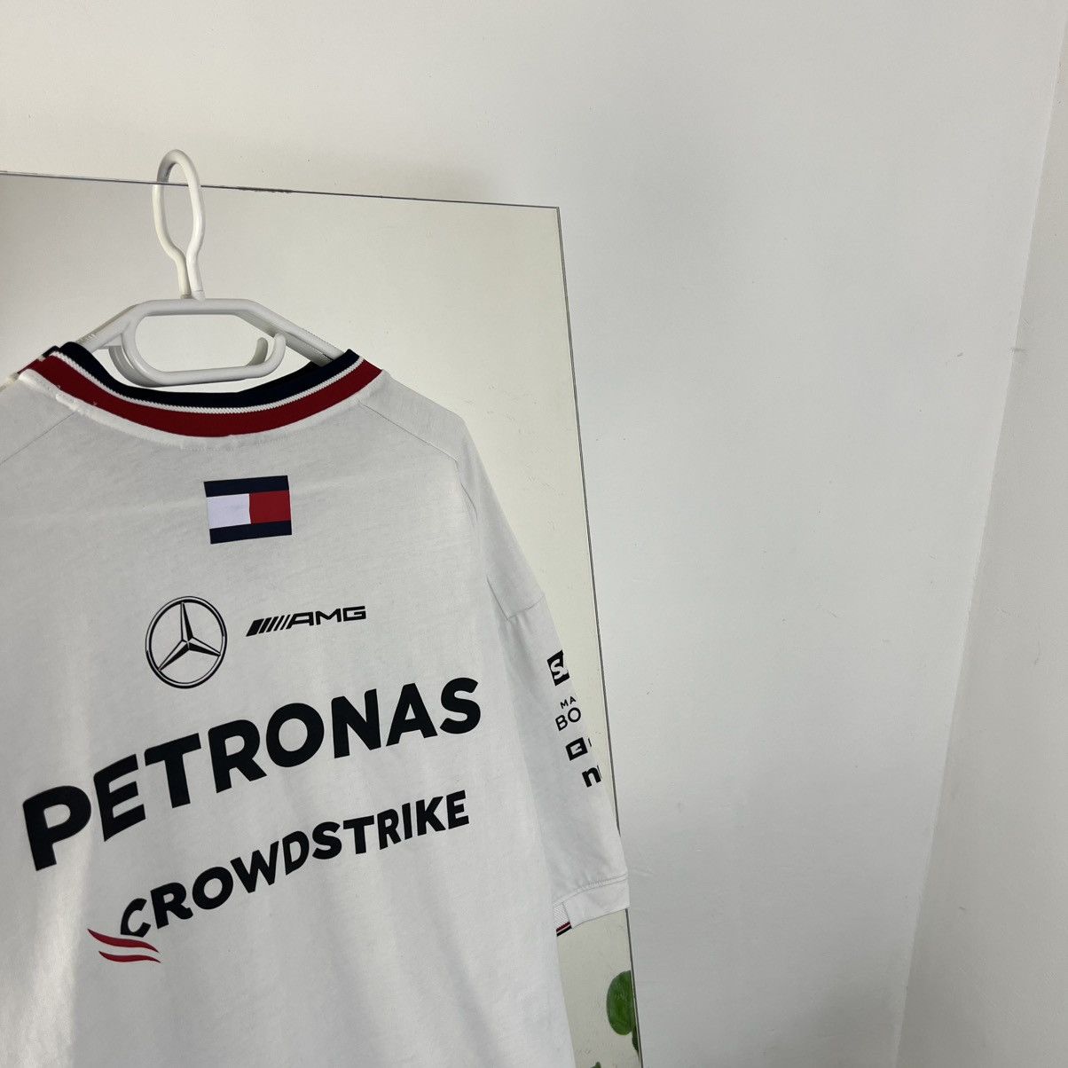 Mercedes-Benz Mercedes-Benz AMG Tommy Himfiger Big Logo Racing T-Shirt Size US XL / EU 56 / 4 - 3 Thumbnail