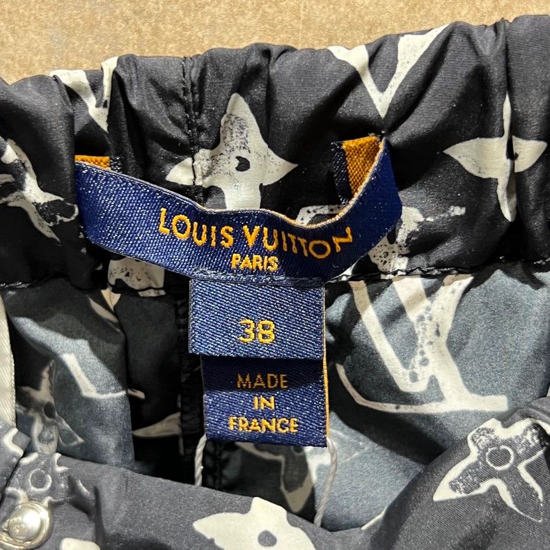 Louis Vuitton Louis Vuitton Black presbyopic full print jogging shorts Size US 38 / EU 54 - 3 Thumbnail