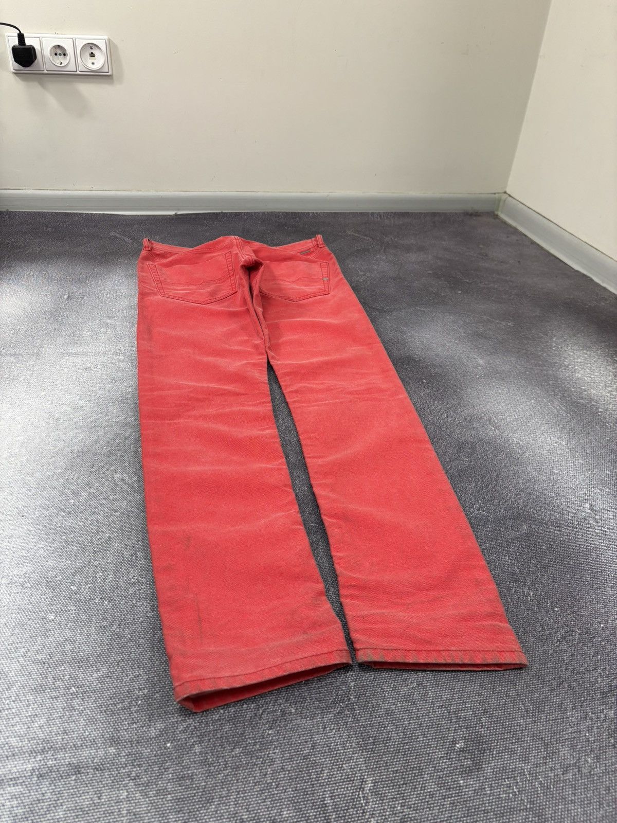 Diesel Diesel Tepphar NWT Men’s Slim Carrot Red Stretch Denim Jeans Size US 31 - 16 Thumbnail