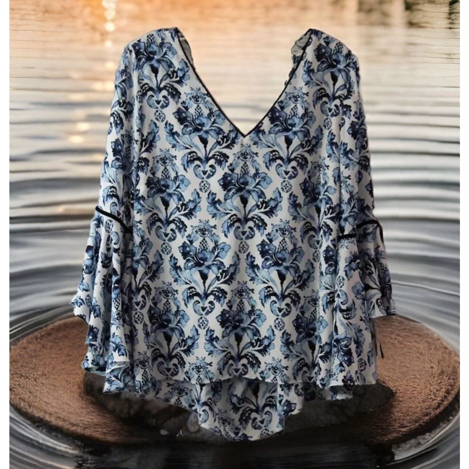 White House Black Market White House Black Market WHBM Blue Floral V-Neck Blouse Women's Size 10 NEW NWT Size L / US 10 / IT 46 - 2 Thumbnail