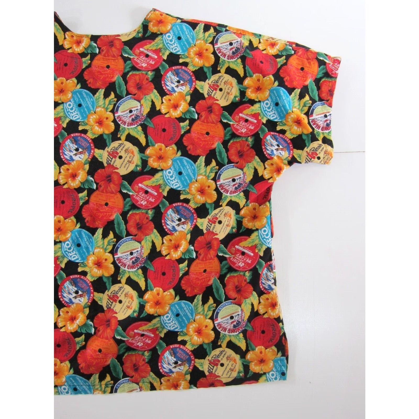 Vintage VINTAGE Apparel Pro Cotton Pocket Black Floral Hawaiian Scrub Shirt 2X Women Size US XXL / EU 58 / 5 - 7 Thumbnail