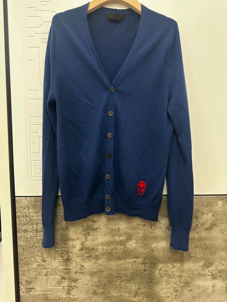 Alexander McQueen Alexander McQUEEN Blue men's cardigan, made of cashmere Size US S / EU 44-46 / 1 - 3 Thumbnail