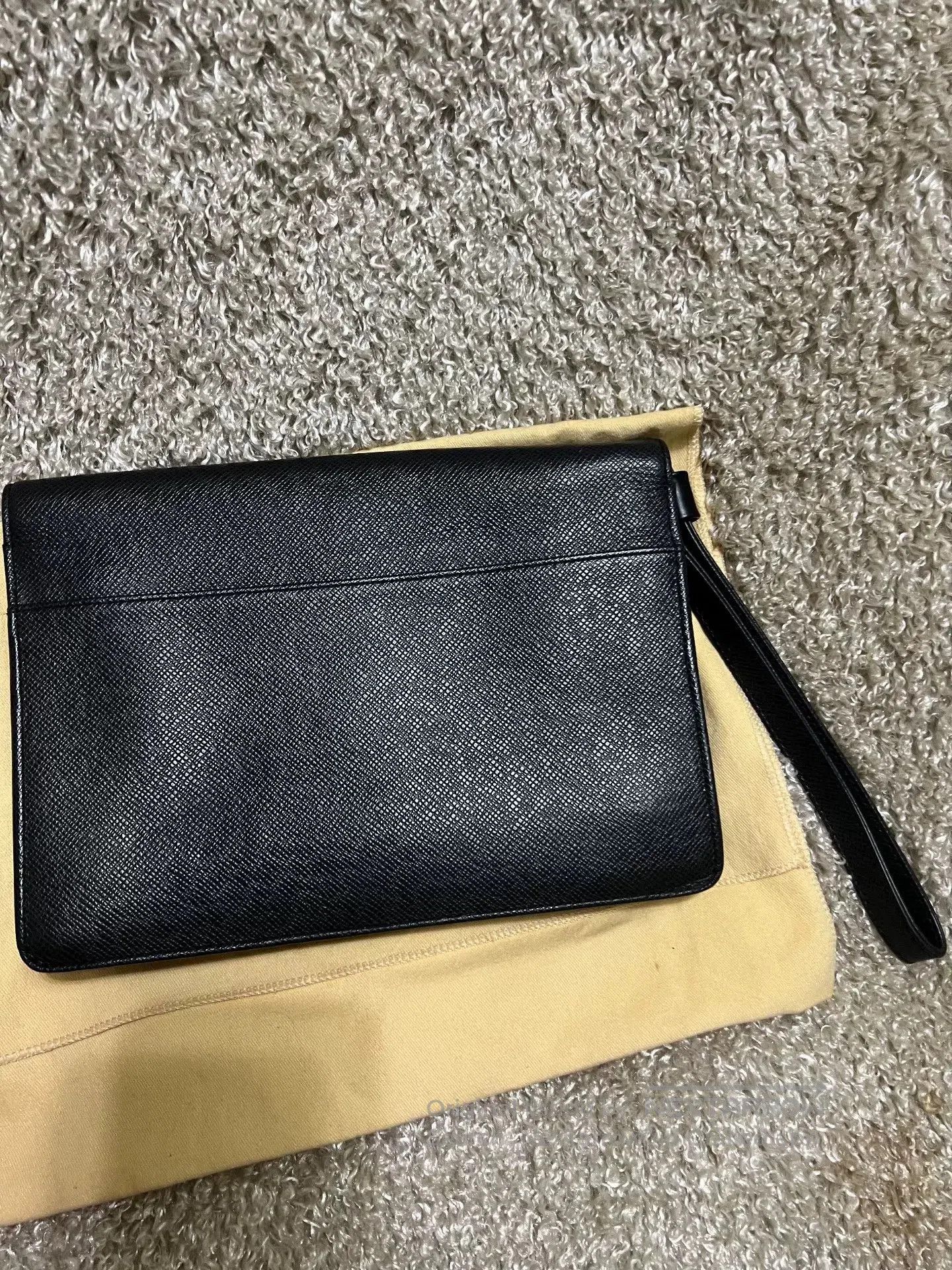 Louis Vuitton Louis Vuitton Men's Leather Handbag. Size ONE SIZE - 3 Thumbnail