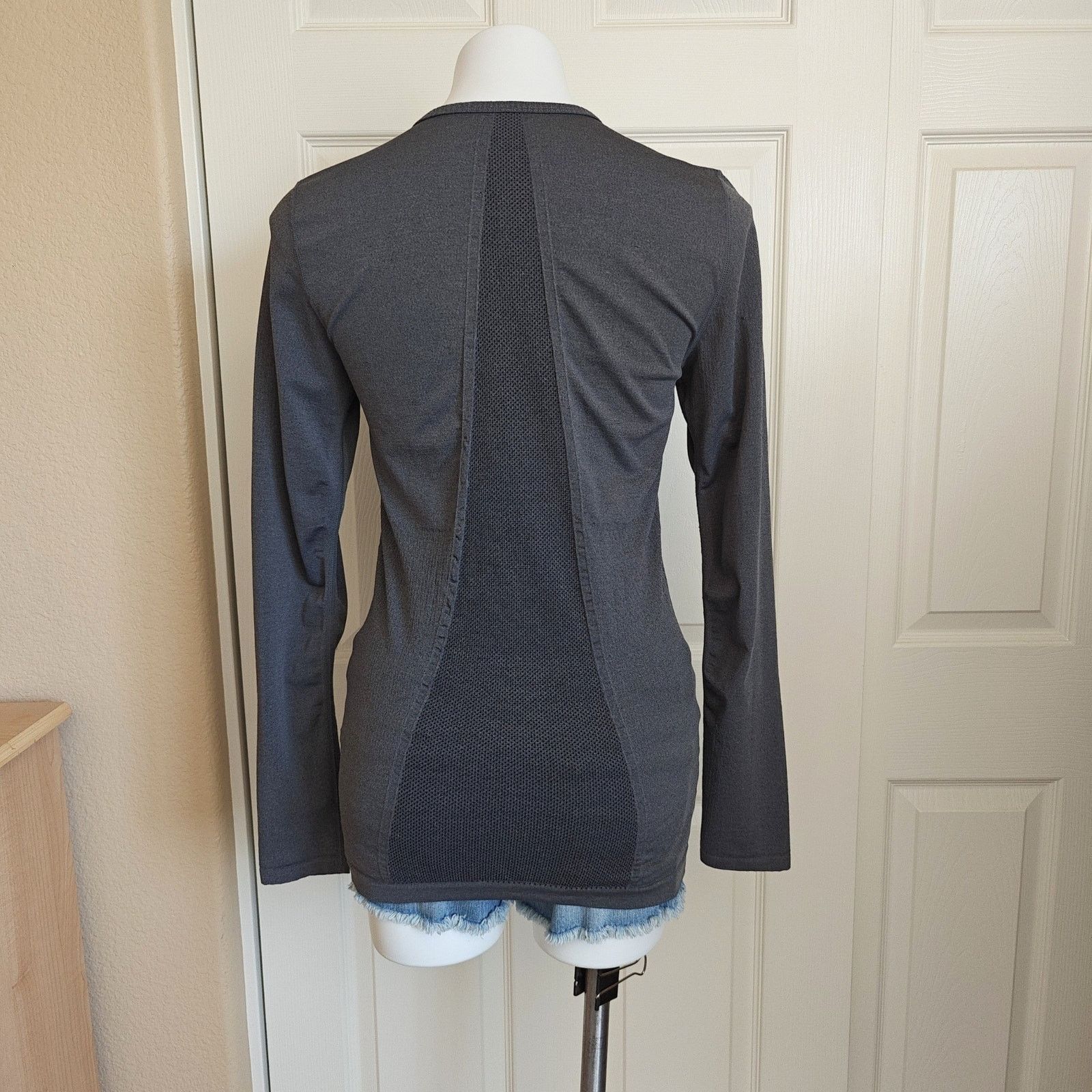 Fabletics Fabletics Eureka Fitted Seamless Crew Neck Top sz L Size L / US 10 / IT 46 - 2 Thumbnail