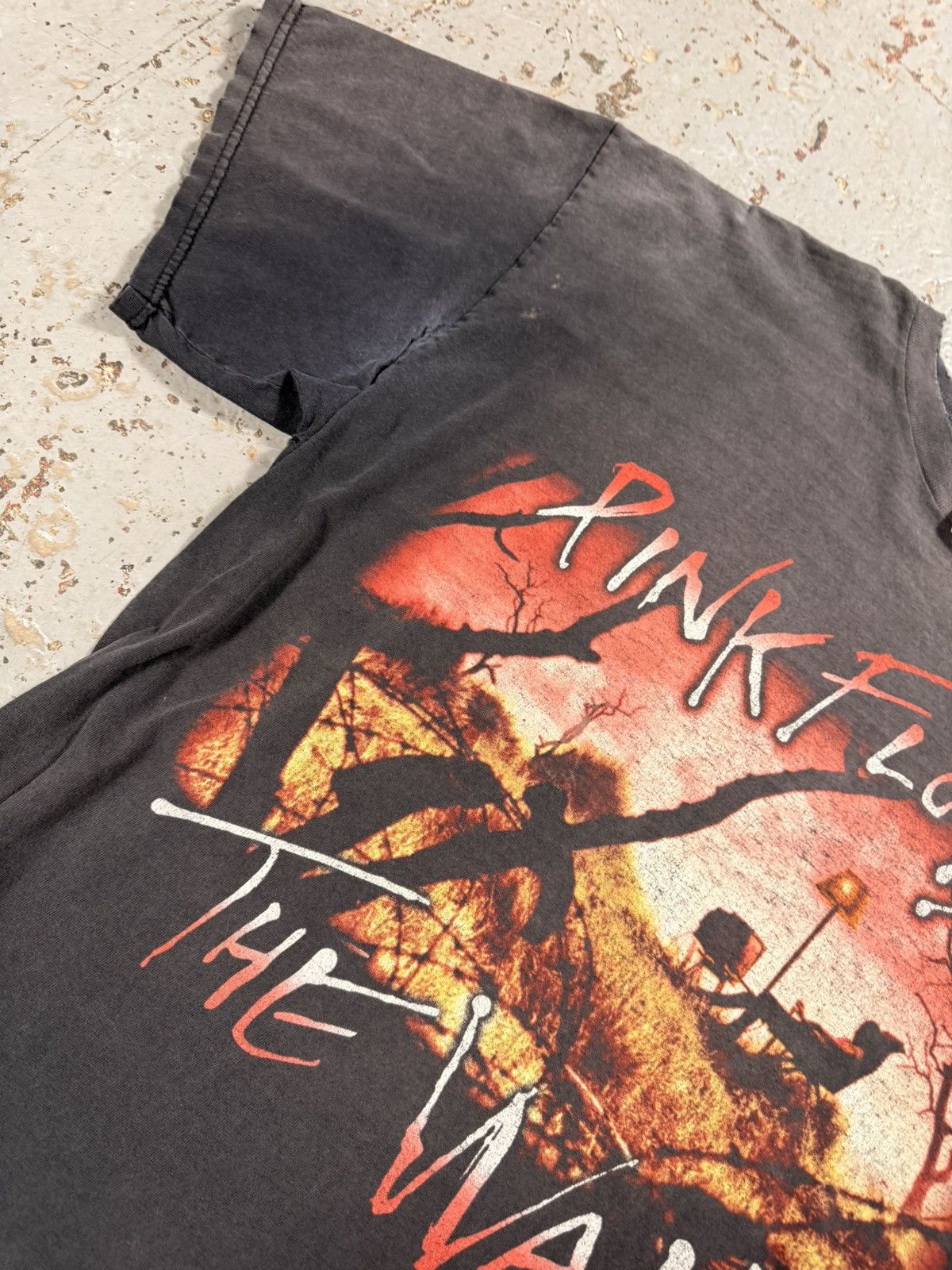 Pink Floyd Vintage Sun Faded Distressed Pink Floyd The Wall Ash Tee Size US XL / EU 56 / 4 - 2 Thumbnail